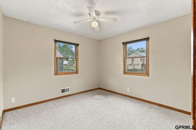 5512 Woodlawn Avenue, Ralston, NE 68127