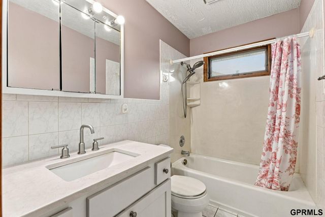5512 Woodlawn Avenue, Ralston, NE 68127
