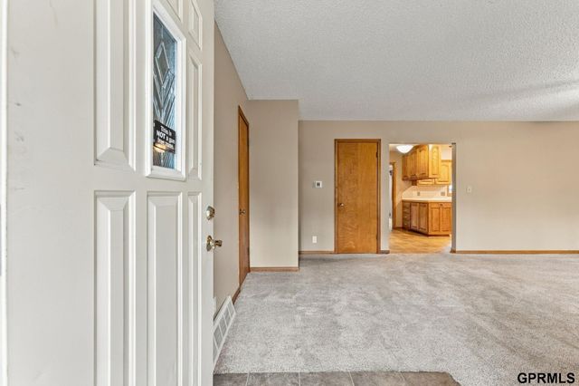5512 Woodlawn Avenue, Ralston, NE 68127
