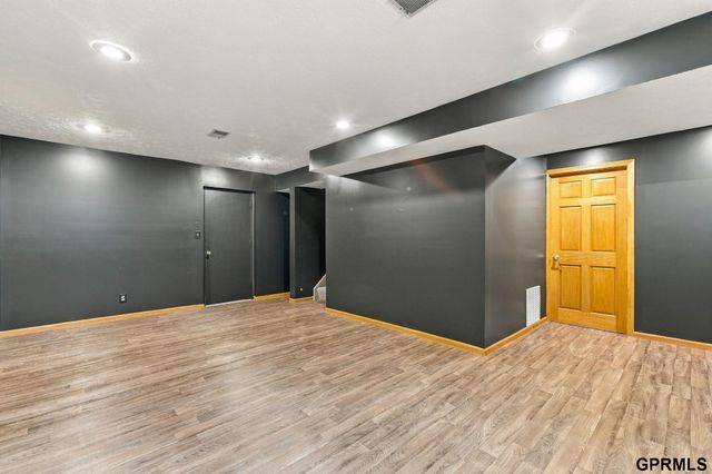 5512 Woodlawn Avenue, Ralston, NE 68127