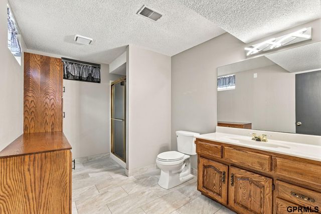 5512 Woodlawn Avenue, Ralston, NE 68127