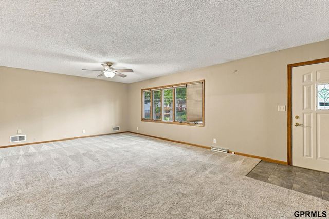 5512 Woodlawn Avenue, Ralston, NE 68127