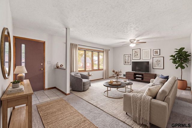 5512 Woodlawn Avenue, Ralston, NE 68127