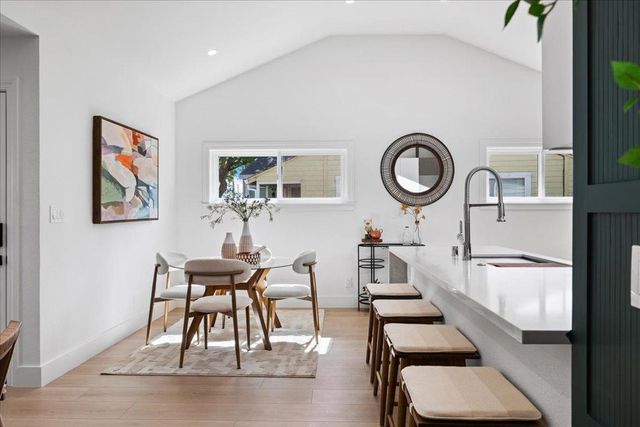 220 Lindbergh Street, San Mateo, CA 94401