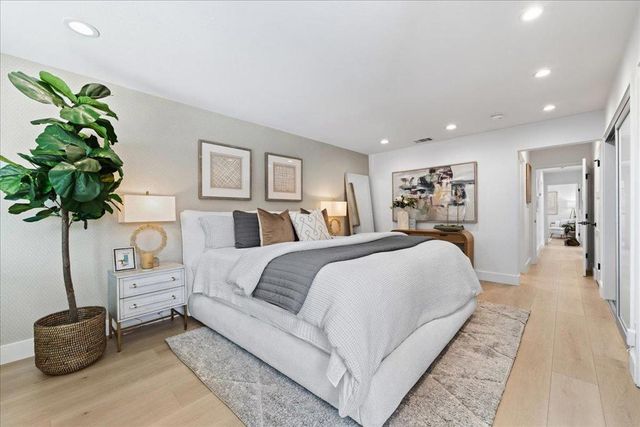 220 Lindbergh Street, San Mateo, CA 94401