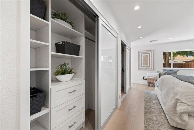 220 Lindbergh Street, San Mateo, CA 94401