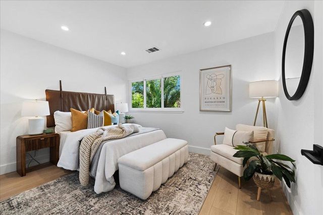 220 Lindbergh Street, San Mateo, CA 94401