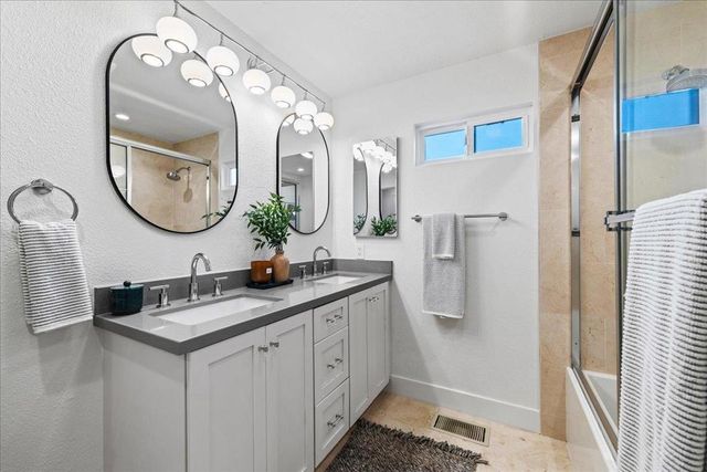 220 Lindbergh Street, San Mateo, CA 94401