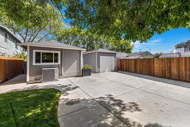 220 Lindbergh Street, San Mateo, CA 94401