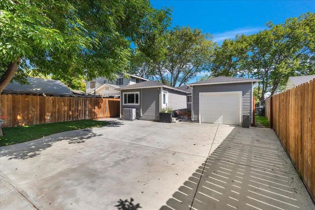 220 Lindbergh Street, San Mateo, CA 94401