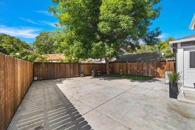 220 Lindbergh Street, San Mateo, CA 94401