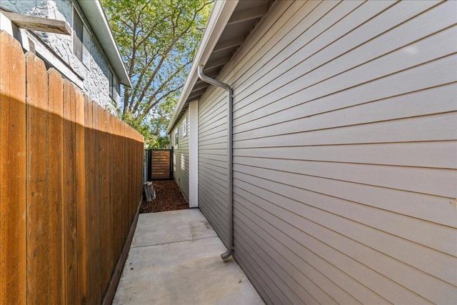 220 Lindbergh Street, San Mateo, CA 94401