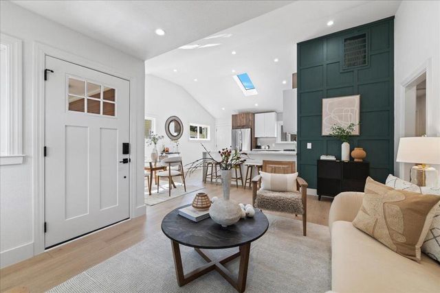 220 Lindbergh Street, San Mateo, CA 94401