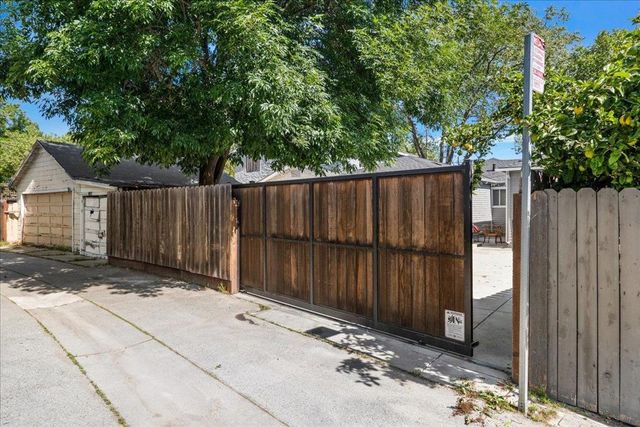 220 Lindbergh Street, San Mateo, CA 94401