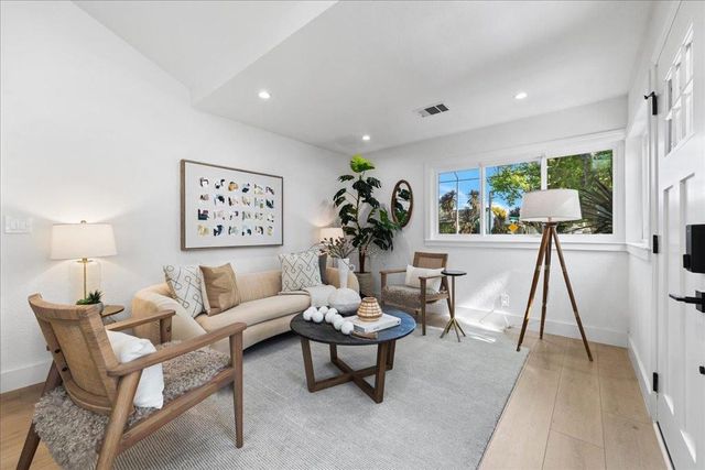 220 Lindbergh Street, San Mateo, CA 94401