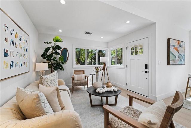 220 Lindbergh Street, San Mateo, CA 94401