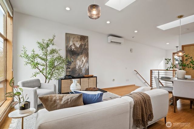 1530 18th Avenue S, Seattle, WA 98144