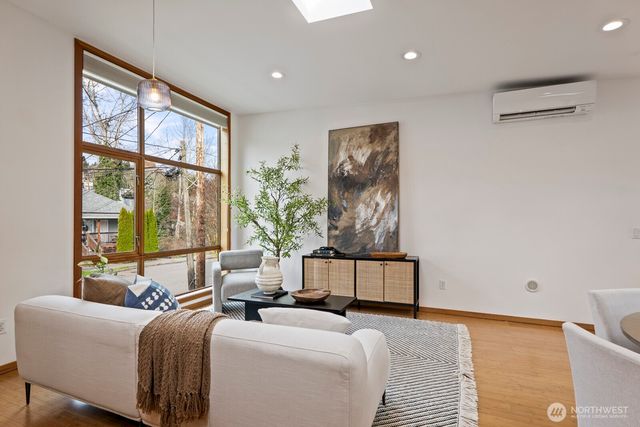 1530 18th Avenue S, Seattle, WA 98144