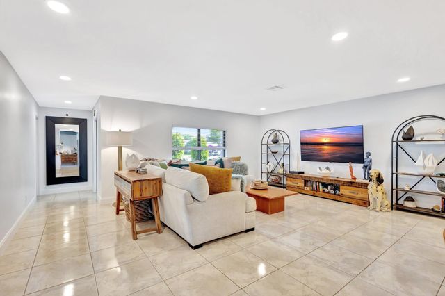 932 Evergreen Drive, North Palm Beach, FL 33408