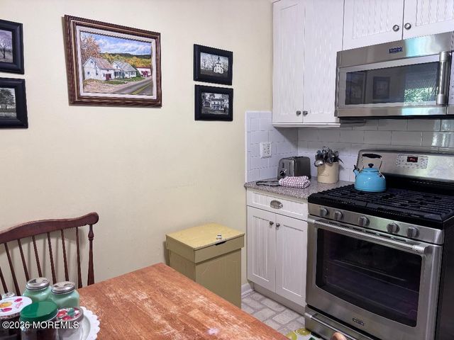218 Ravenswood Road, Englishtown, NJ 07726