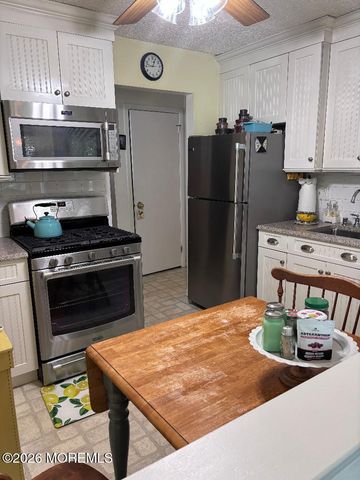 218 Ravenswood Road, Englishtown, NJ 07726