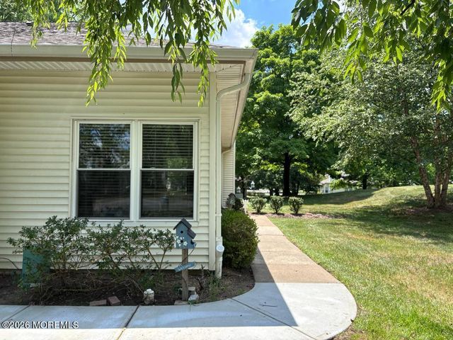 218 Ravenswood Road, Englishtown, NJ 07726