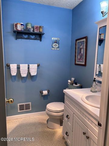 218 Ravenswood Road, Englishtown, NJ 07726