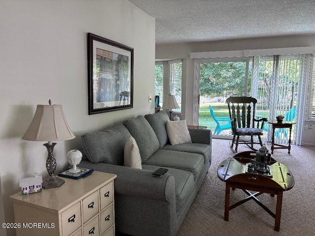 218 Ravenswood Road, Englishtown, NJ 07726