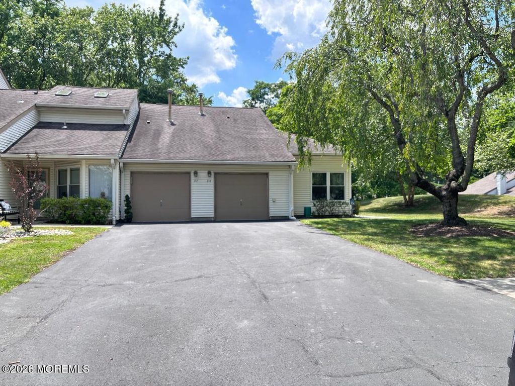 218 Ravenswood Road, Englishtown, NJ 07726
