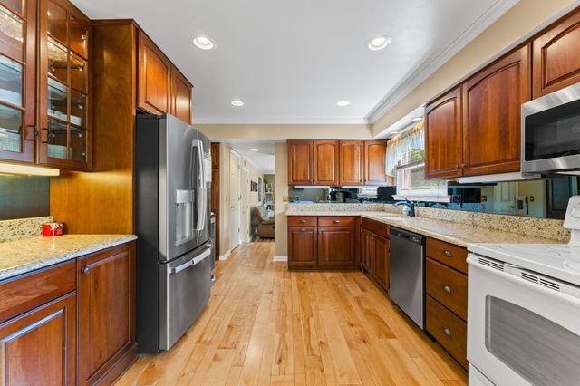 534 Forestbrooke Court, Saline, MI 48176