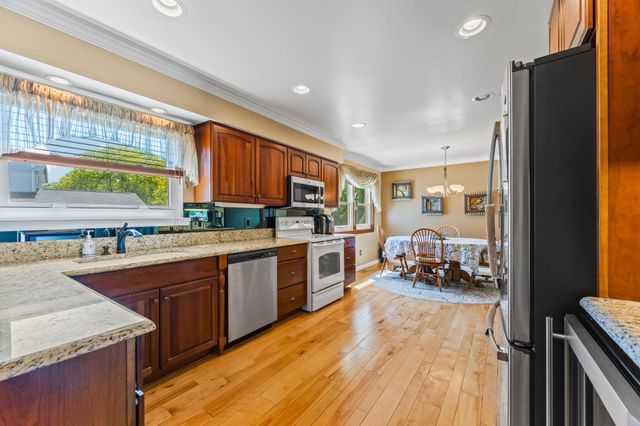 534 Forestbrooke Court, Saline, MI 48176