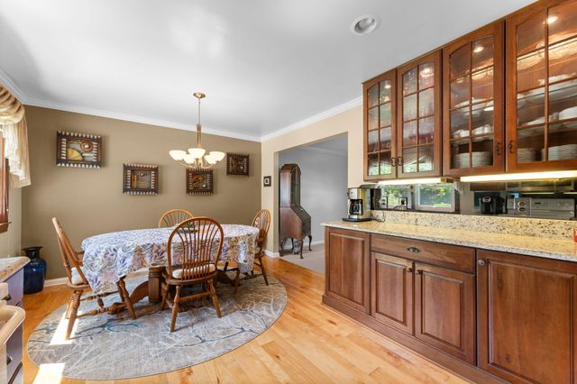 534 Forestbrooke Court, Saline, MI 48176