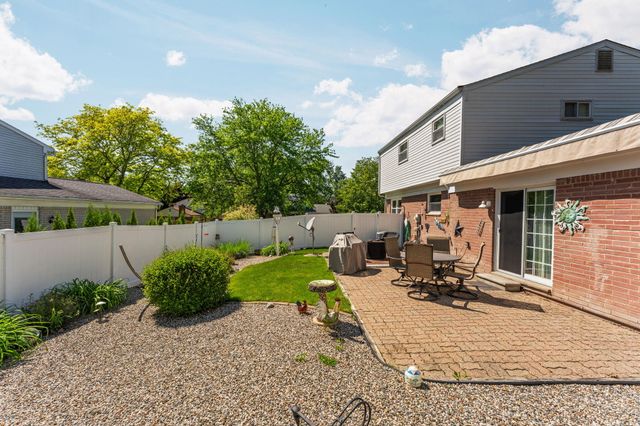 534 Forestbrooke Court, Saline, MI 48176