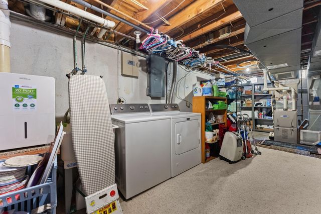 534 Forestbrooke Court, Saline, MI 48176