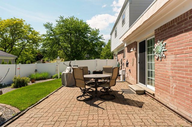534 Forestbrooke Court, Saline, MI 48176