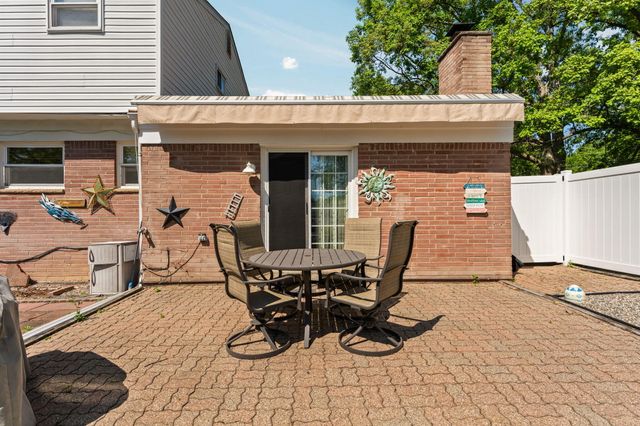 534 Forestbrooke Court, Saline, MI 48176