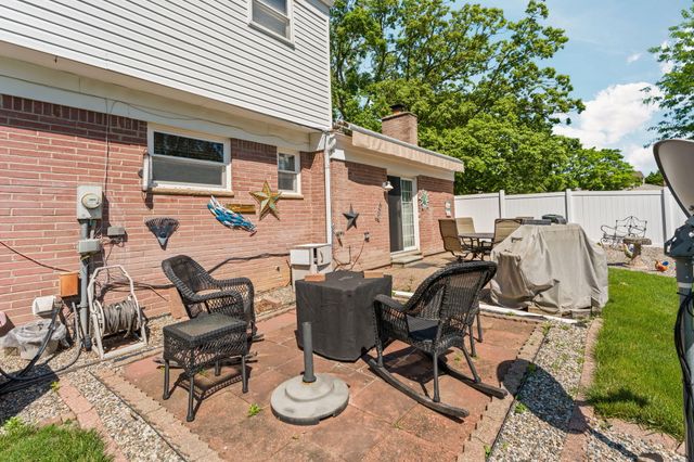 534 Forestbrooke Court, Saline, MI 48176