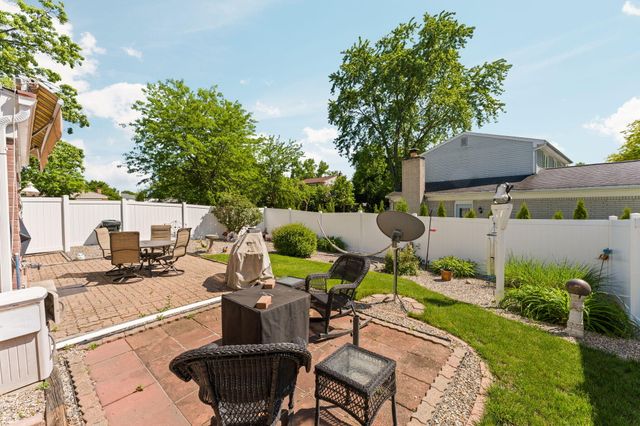 534 Forestbrooke Court, Saline, MI 48176