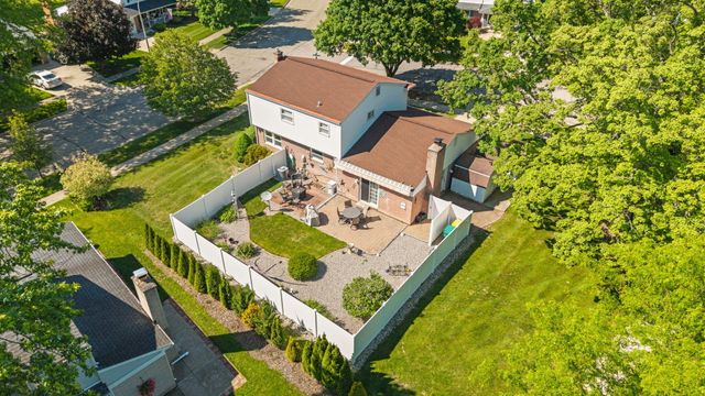 534 Forestbrooke Court, Saline, MI 48176