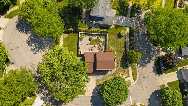534 Forestbrooke Court, Saline, MI 48176