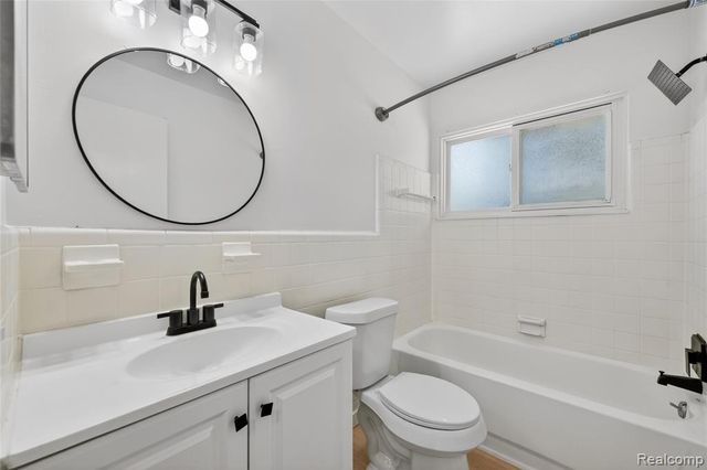 48770 Shelby Road 14, Shelby Twp, MI 48317