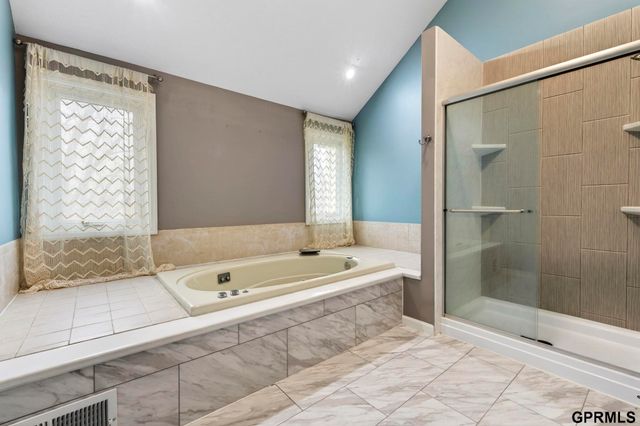 1113 Grenoble Drive, Bellevue, NE 68123