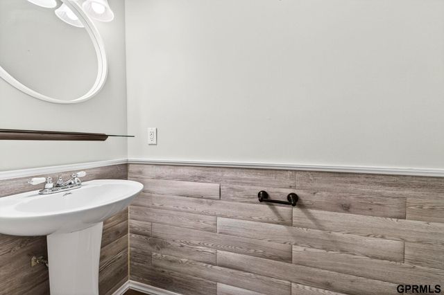 1113 Grenoble Drive, Bellevue, NE 68123