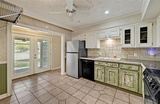 138 World Of Tennis SQ, Lakeway, TX 78738