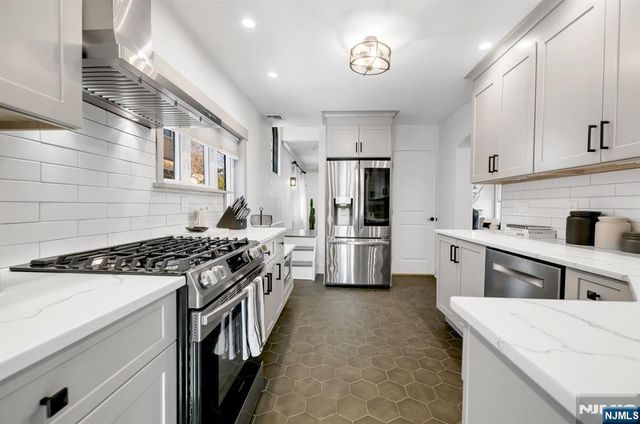 29 Martin Terrace, Hackensack, NJ 07601