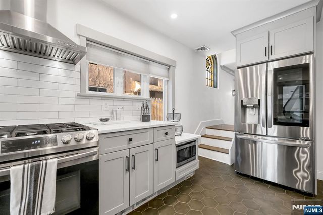 29 Martin Terrace, Hackensack, NJ 07601