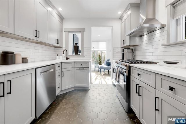 29 Martin Terrace, Hackensack, NJ 07601