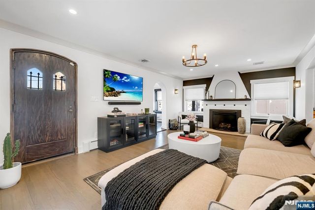 29 Martin Terrace, Hackensack, NJ 07601