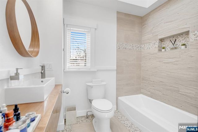 29 Martin Terrace, Hackensack, NJ 07601