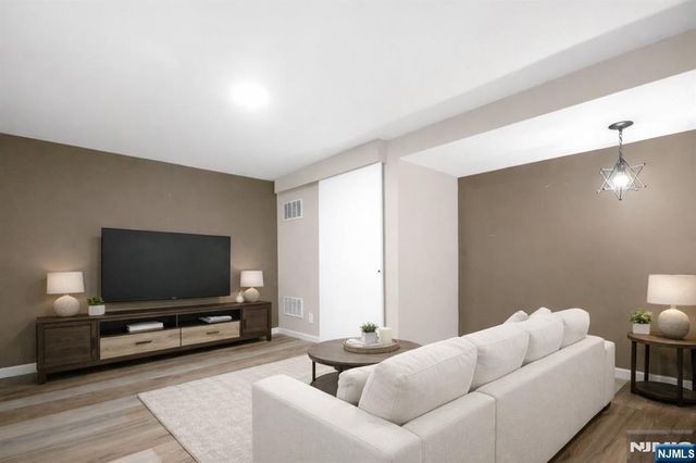 29 Martin Terrace, Hackensack, NJ 07601